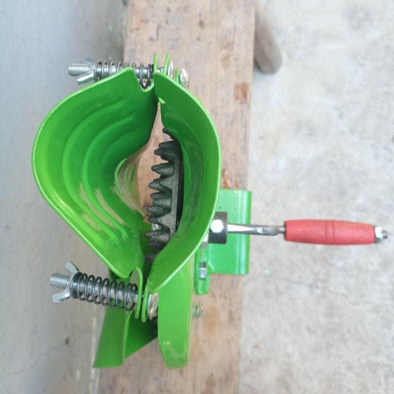 Corn Sheller Machine - Hand Crank Corn Thresher Mini Manual